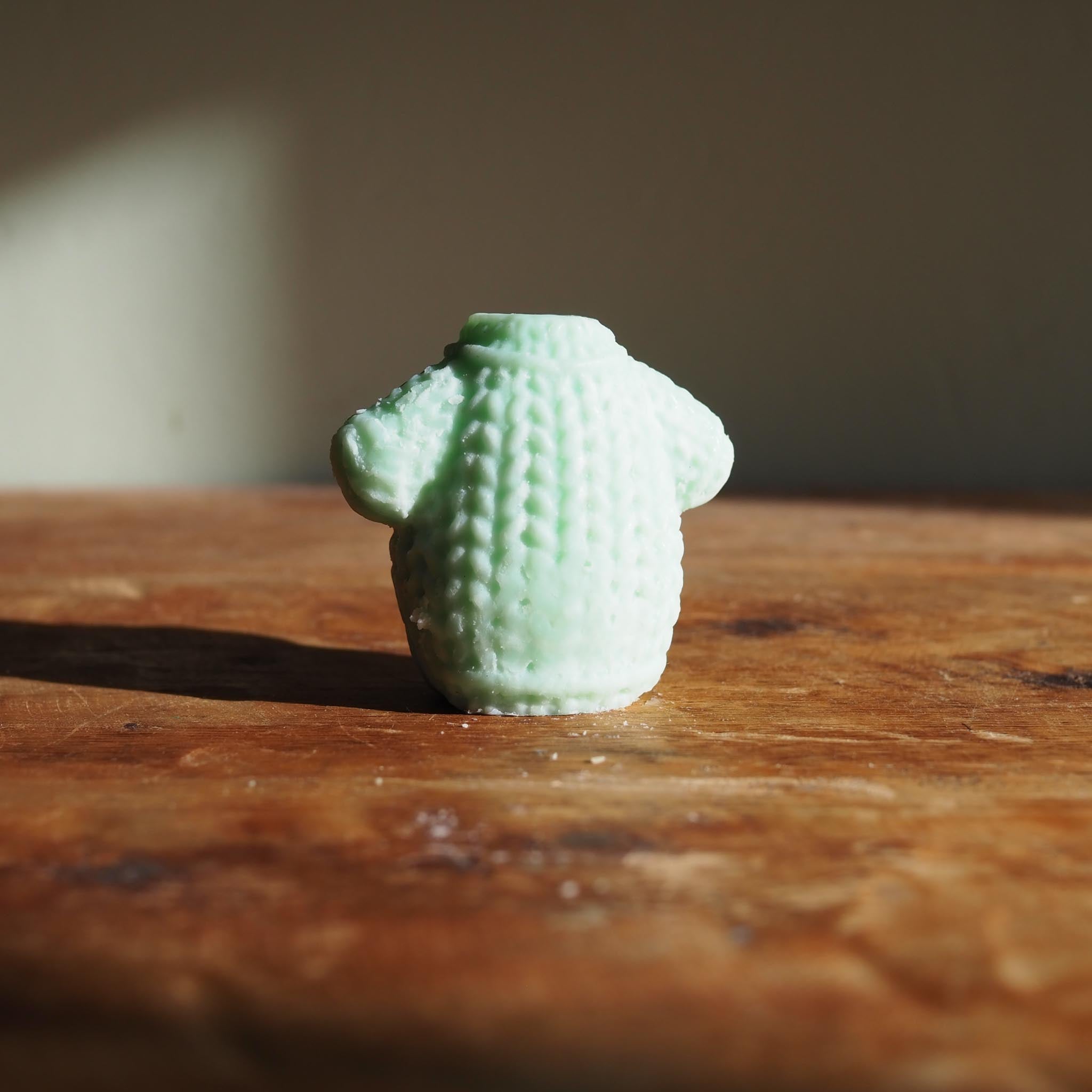 Eco-friendly soy wax melt with notes of fresh ocean air and wild heather, inspired by the untamed beauty of Achill Island.