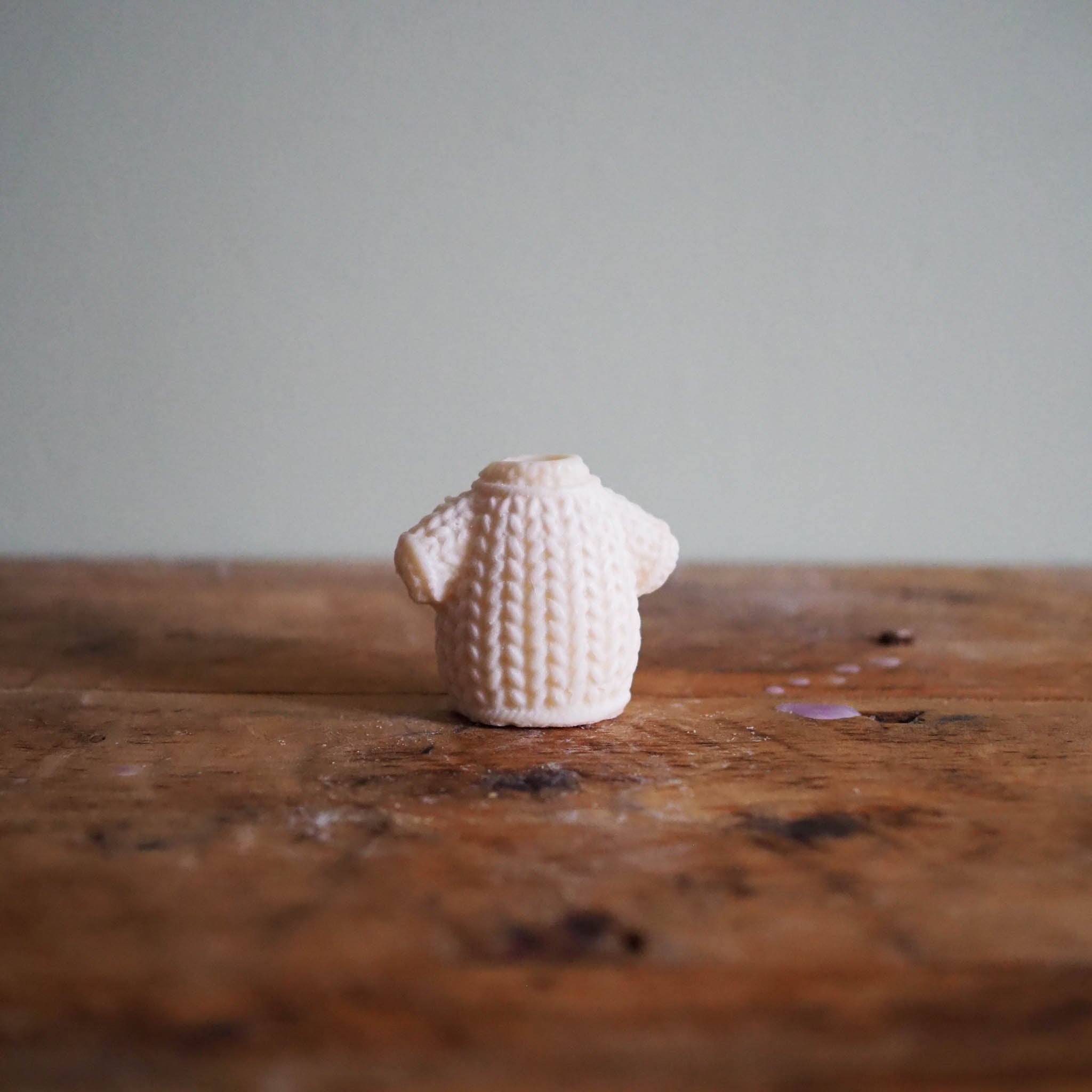 Signature scent of The Bearded Candle Makers — A Real Turf Fire wax melt blending smoky peat, wood, and nostalgia for the essence of Irish firesides.