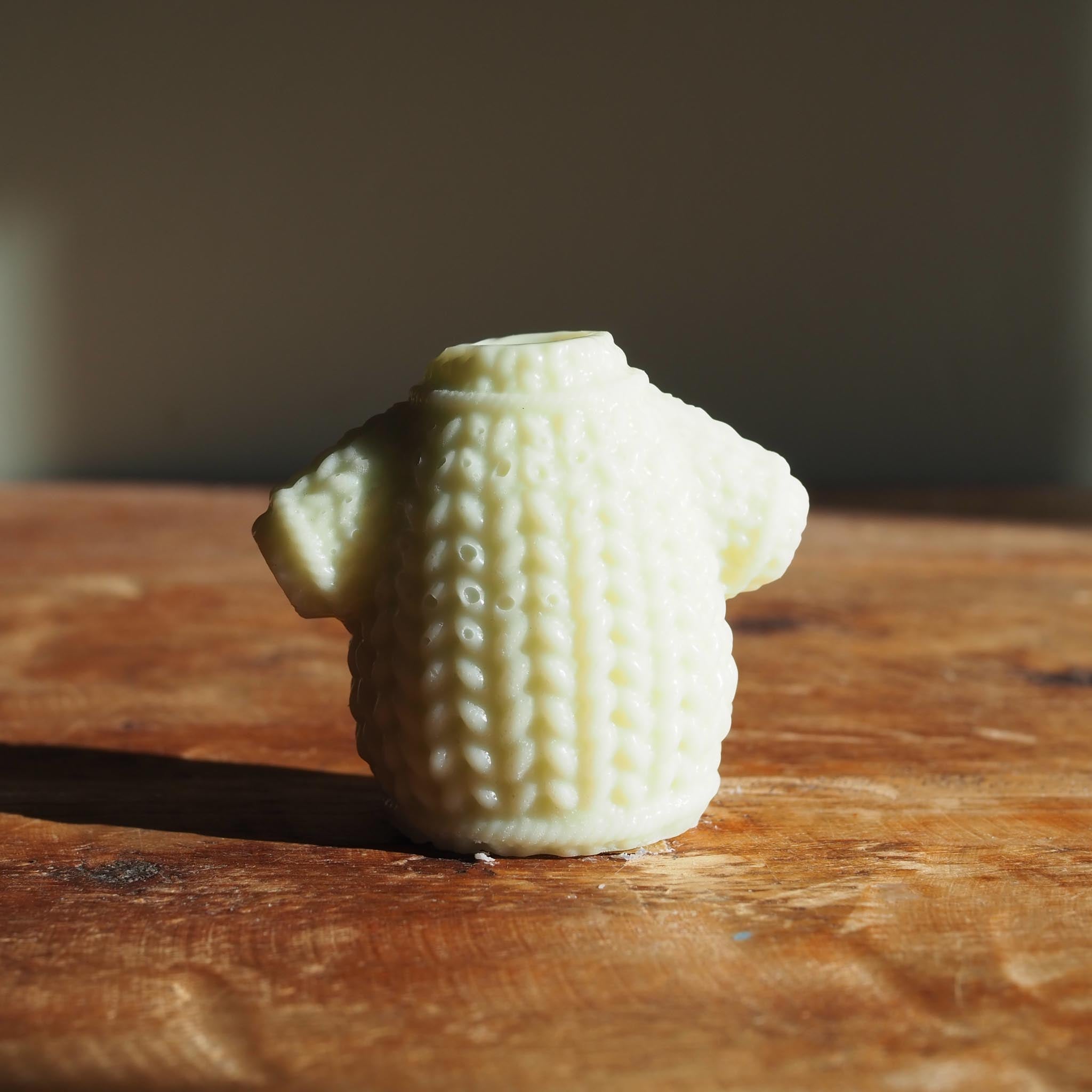 Eco-friendly Irish wax melt blending clean eucalyptus and soft herbal tones for a soothing Christmas home fragrance.