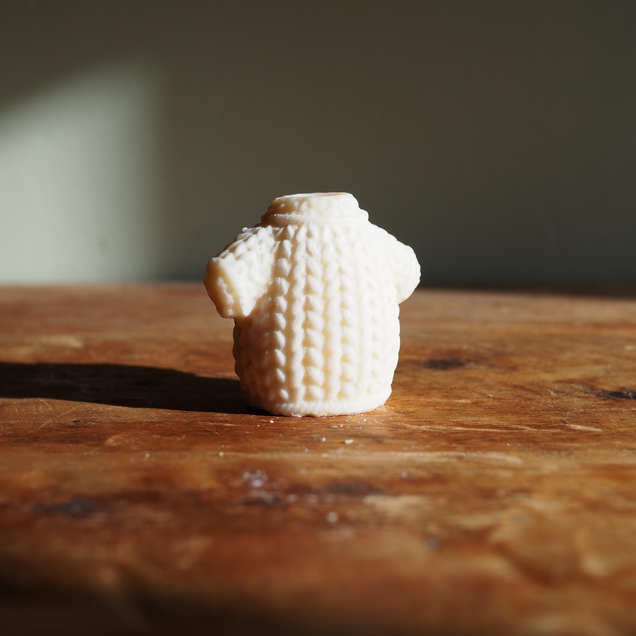 Eco-friendly Irish wax melt inspired by the comforting glow of a real turf fire, evoking memories of Donegal cottages, soft smoke, and evenings by the hearth.