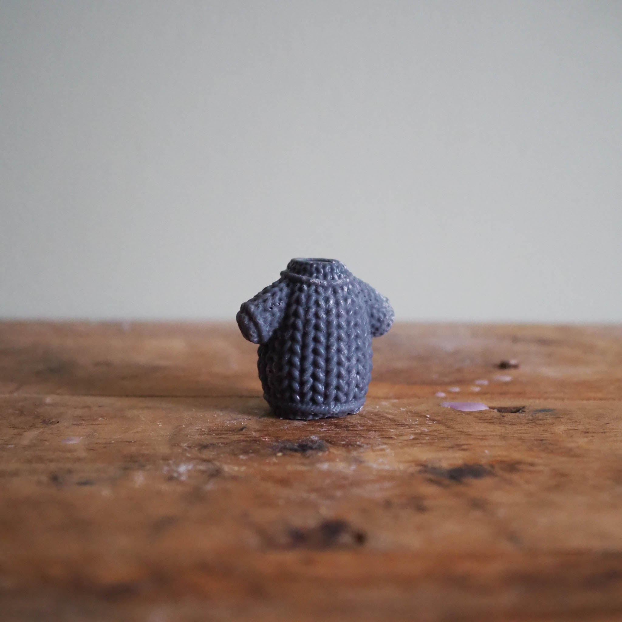 Hand-poured Irish wax melt inspired by Midnight Mass, blending frankincense, myrrh, and warm church pews for a timeless Christmas scent.