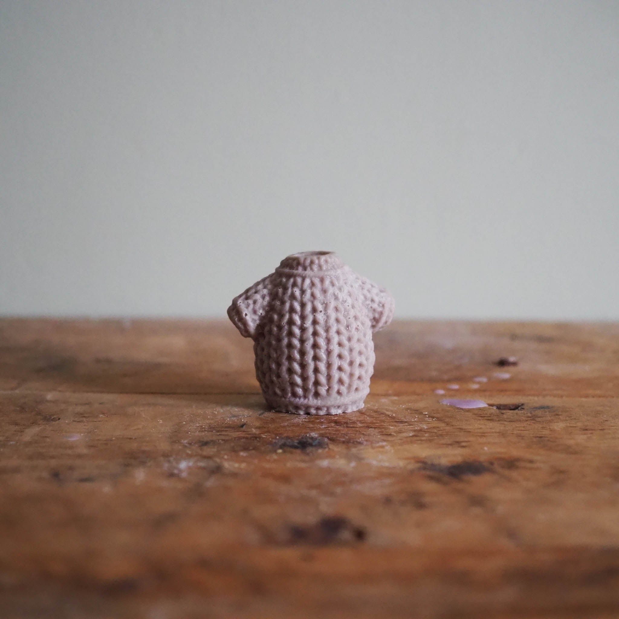 Hand-poured Irish wax melt inspired by Whiskey at Nancy’s, blending smooth Irish whiskey, oak, and spice for a warm, nostalgic scent.