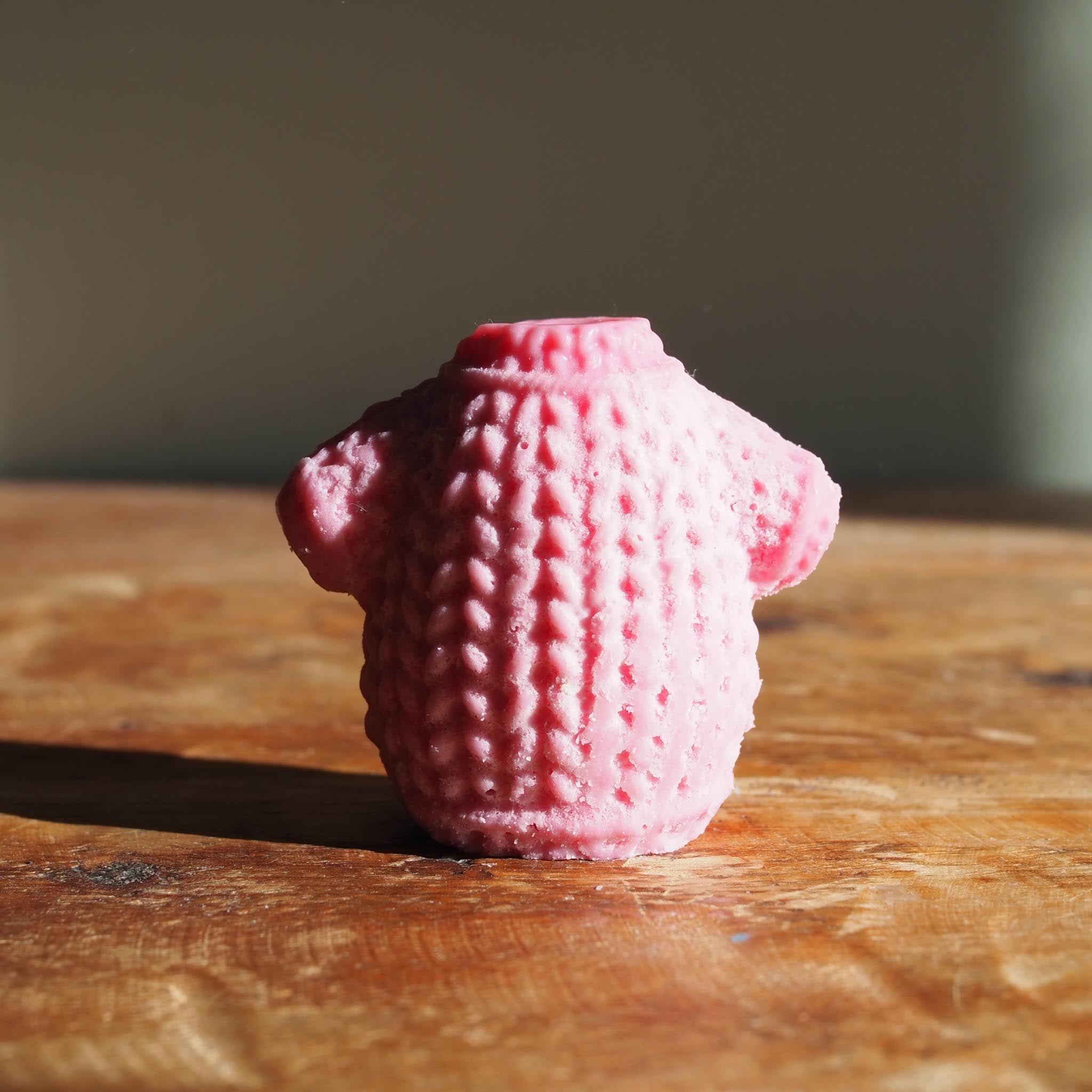 Eco-friendly soy wax melt evoking summer in the Burren, with soft orchid petals and earthy notes of Ireland’s limestone hills.