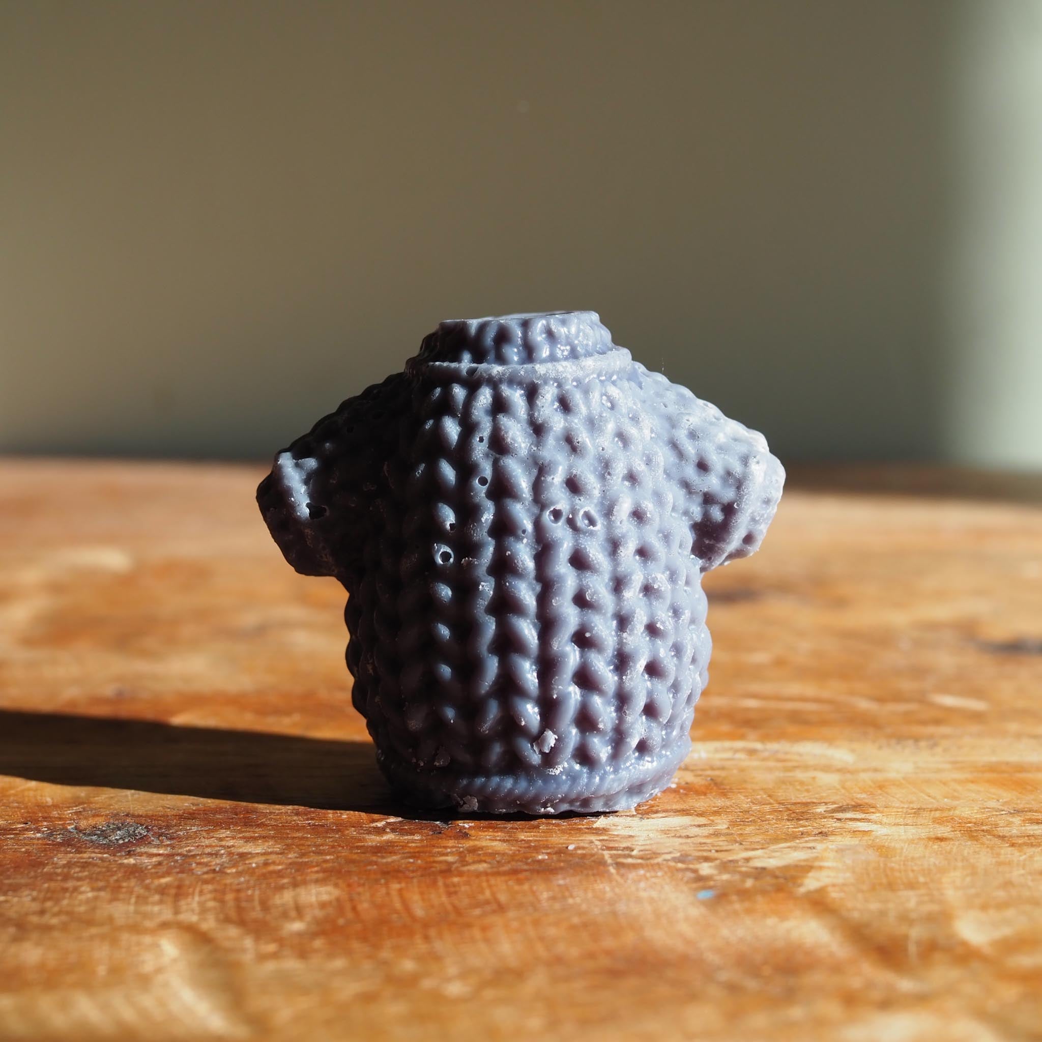 Eco-friendly Irish soy wax melt with rich resinous notes inspired by the tradition of Midnight Mass and the warmth of festive gatherings.