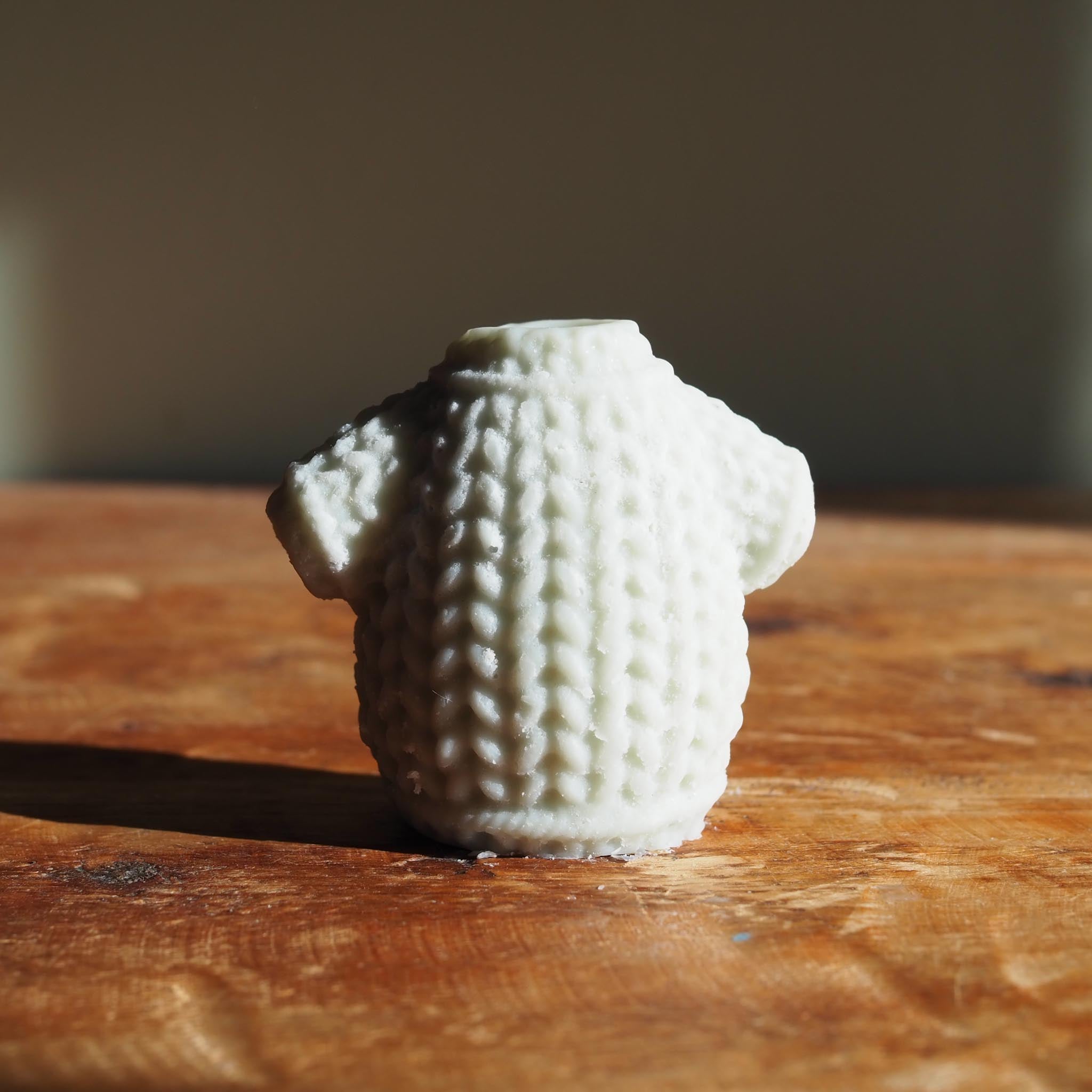 Mourne Mountain Heather wax melt capturing the scent of blooming heather and clean breeze rolling across Ireland’s Mourne Mountains.