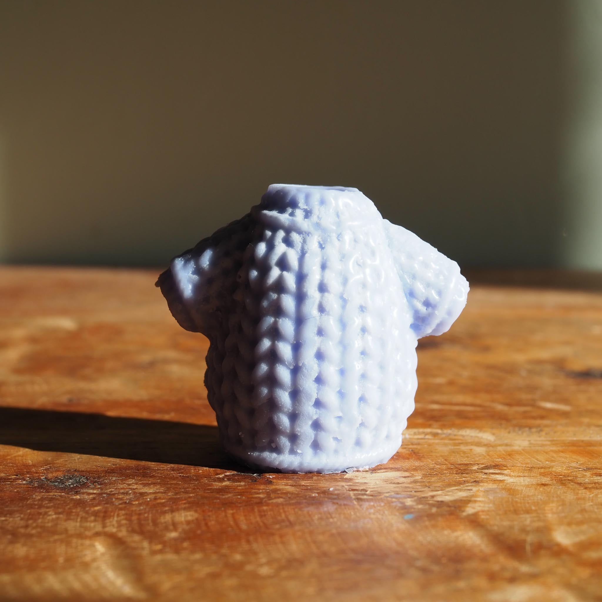 Eco-friendly soy wax melt with notes of coffee, vanilla, and sea breeze — inspired by the warmth and charm of Shell’s Seaside Café.