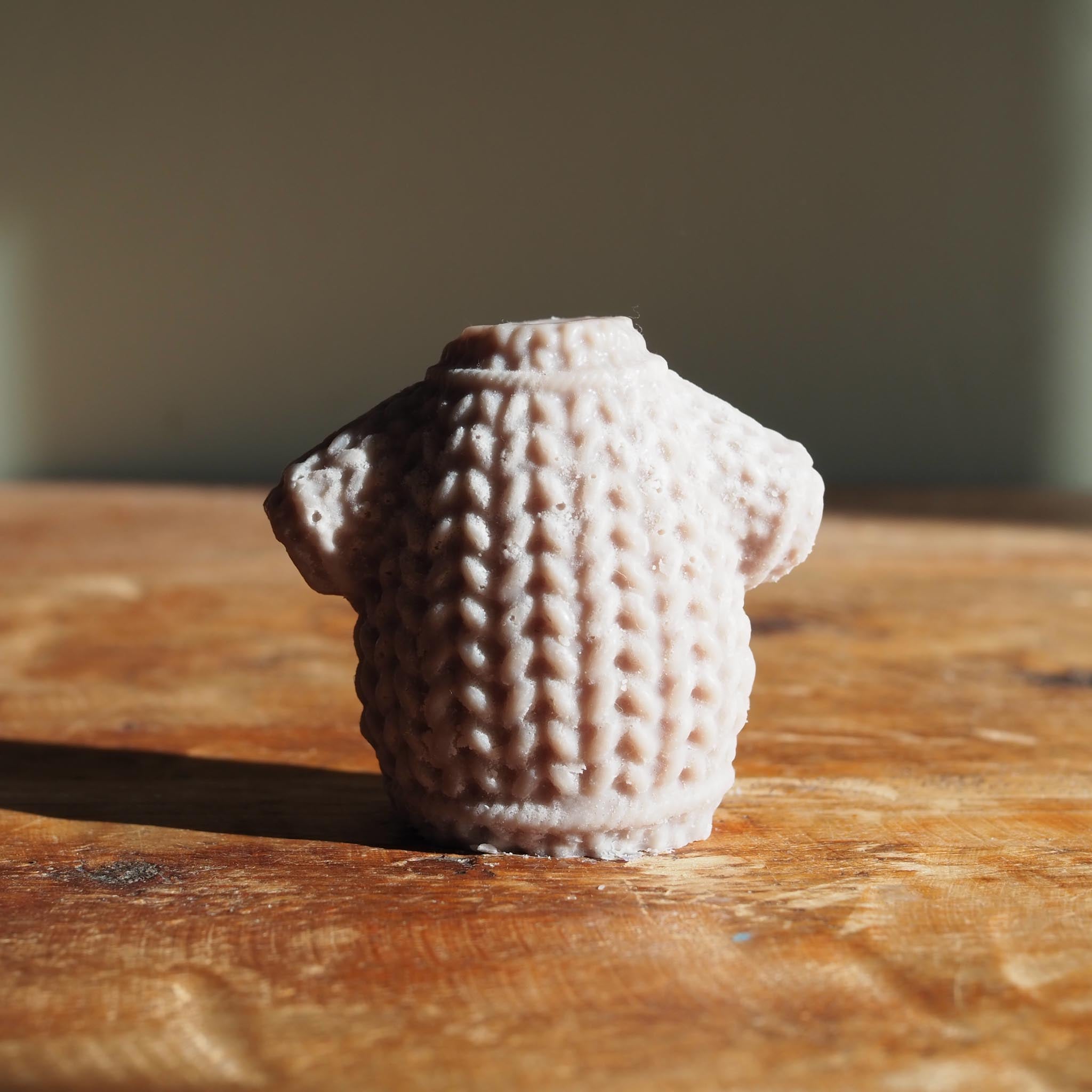 Eco-friendly soy wax melt with notes of whiskey, oak, and amber, inspired by evenings at Nancy’s Bar in Ardara, Donegal.