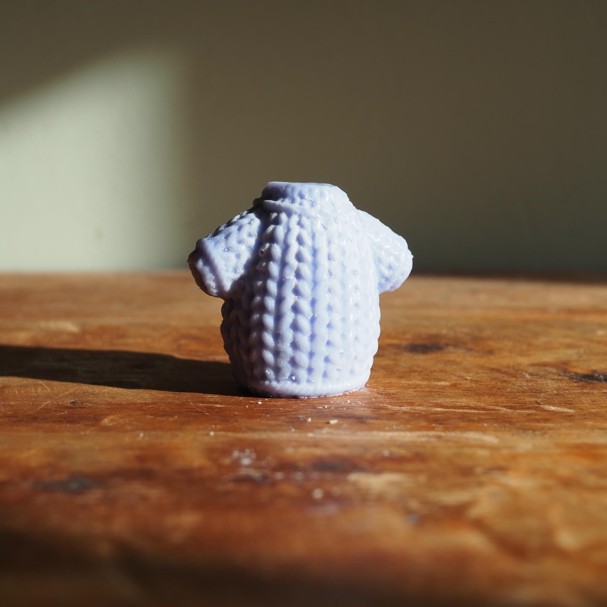 Shell’s Seaside Café wax melt capturing the comforting scent of coffee and salt air drifting through an Irish seaside village.